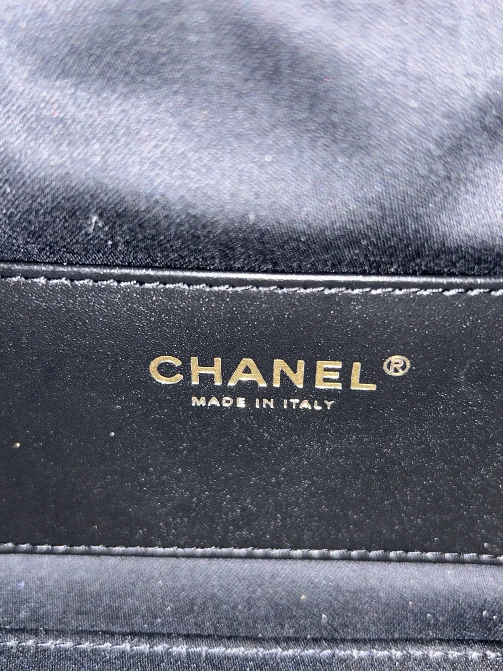 CHANEL Black Quilted Leather Drawstring Shoulder Bag with Gold Chain #authentic
